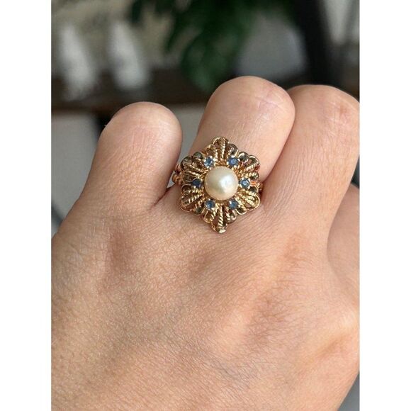 10k Vintage Flower Shaped Pearl Surrounded With Blue Sapphires Ring - Picture 12 of 13